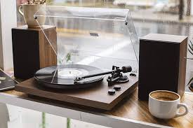 Crosley C62 (walnut) con altoparlanti e Bluetooth